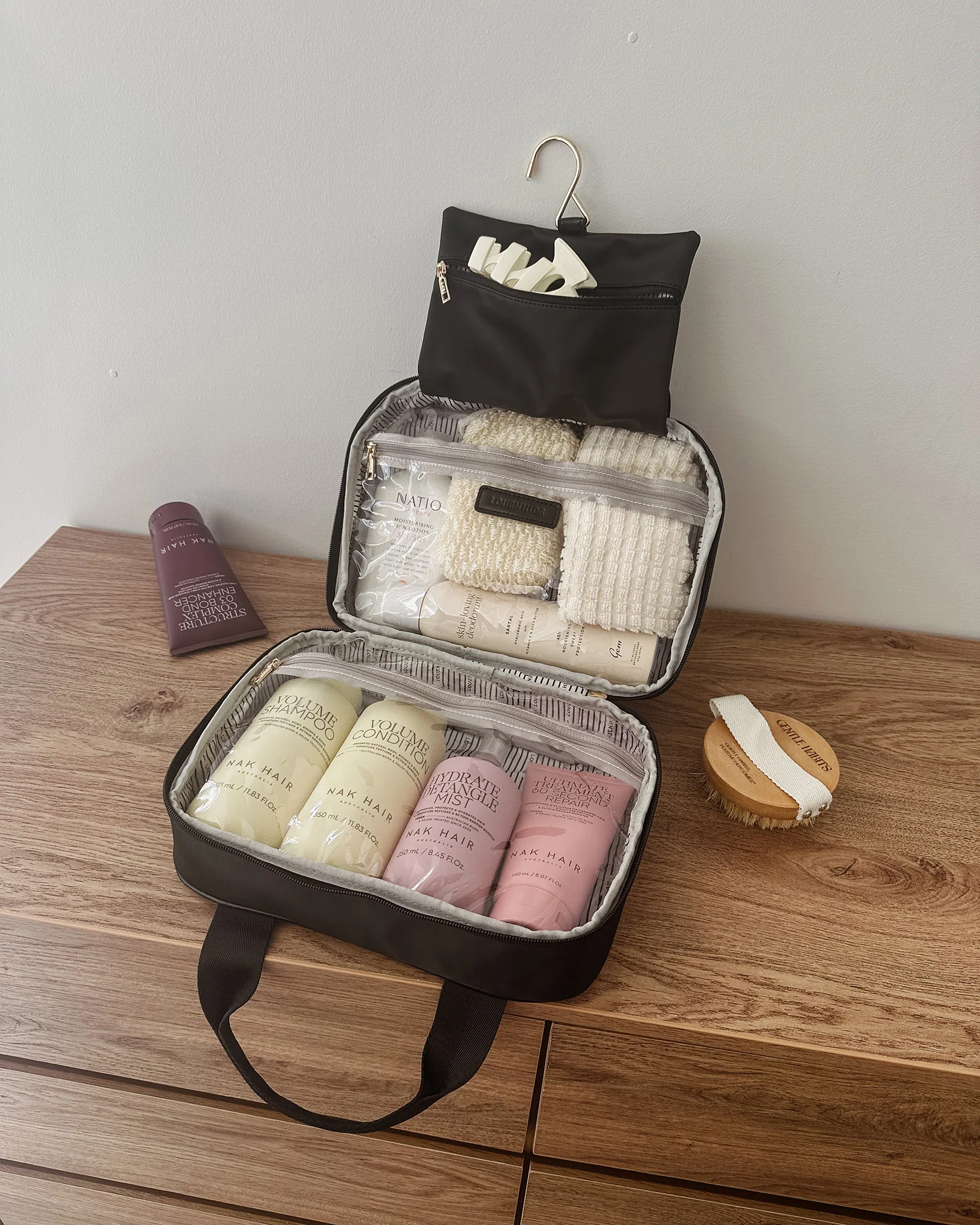 Kenya & Xena Cosmetic Set - Black - Image 8