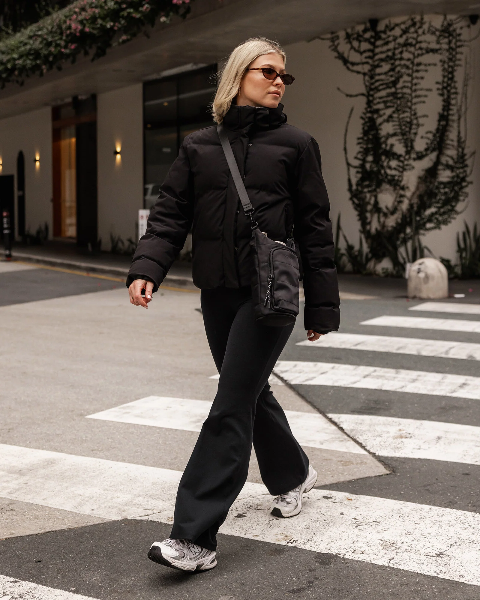 Miami Water Bottle Bag - Black - Image 7